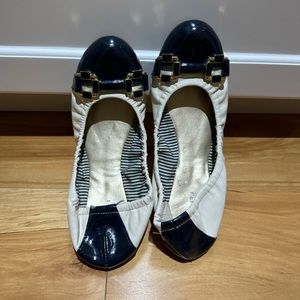 Tahari leather flats, size 6.5 in great condition.